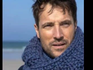 découvrez notre écharpe en crochet pour homme, alliant confort et style. idéale pour ajouter une touche d'élégance à vos tenues hivernales, cette écharpe est fabriquée avec des matériaux de qualité pour vous tenir chaud tout en restant tendance.