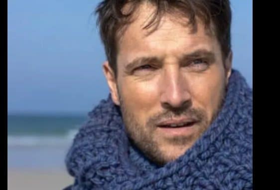 découvrez notre écharpe en crochet pour homme, alliant confort et style. idéale pour ajouter une touche d'élégance à vos tenues hivernales, cette écharpe est fabriquée avec des matériaux de qualité pour vous tenir chaud tout en restant tendance.